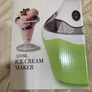 500ml ICE CREAM MAKER (NEW IN BOX).